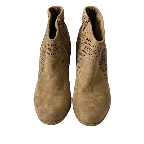 Me Too Women’s Booties Size 8.5 Tan Faux Suede Block Heel Ankle Boots - Picture 3 of 12